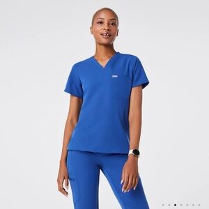 Figs Winning blue Catarina top size medium